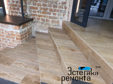 Реконструкция крыльца на деревянном каркасе с облицовкой керамогранитом